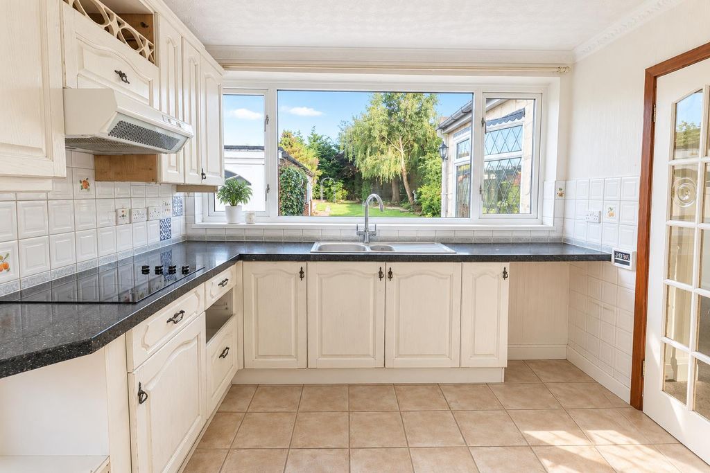 Property photo 2 of 16 Kitchen