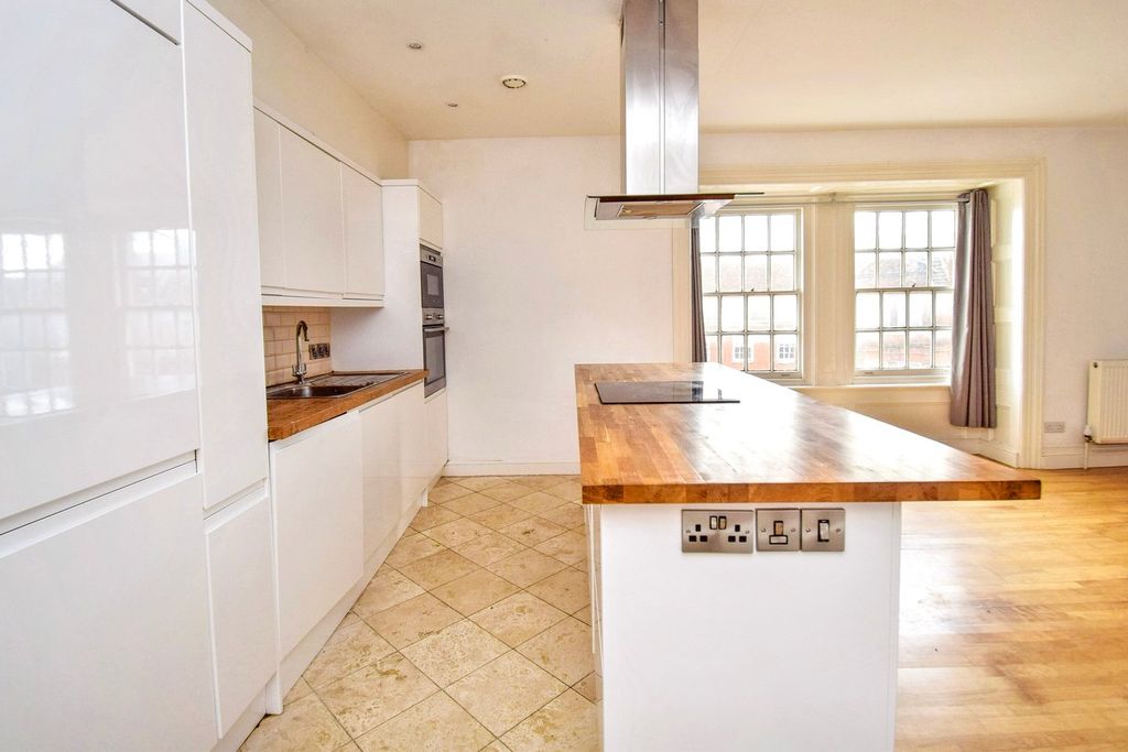 Property photo 3 of 23