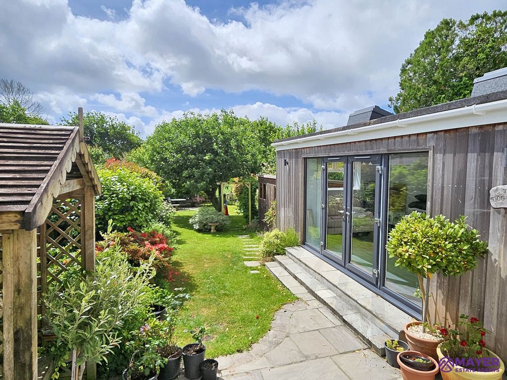 Property photo 2 of 18