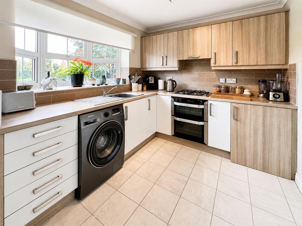Property photo 2 of 16 Kitchen
