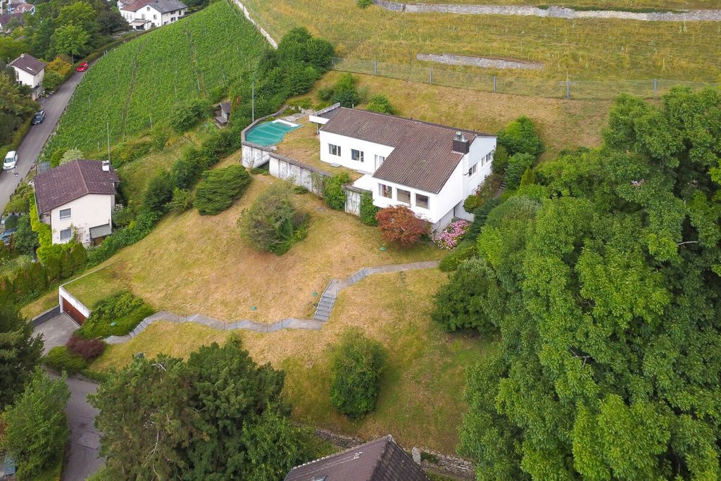 Property photo 2 of 11