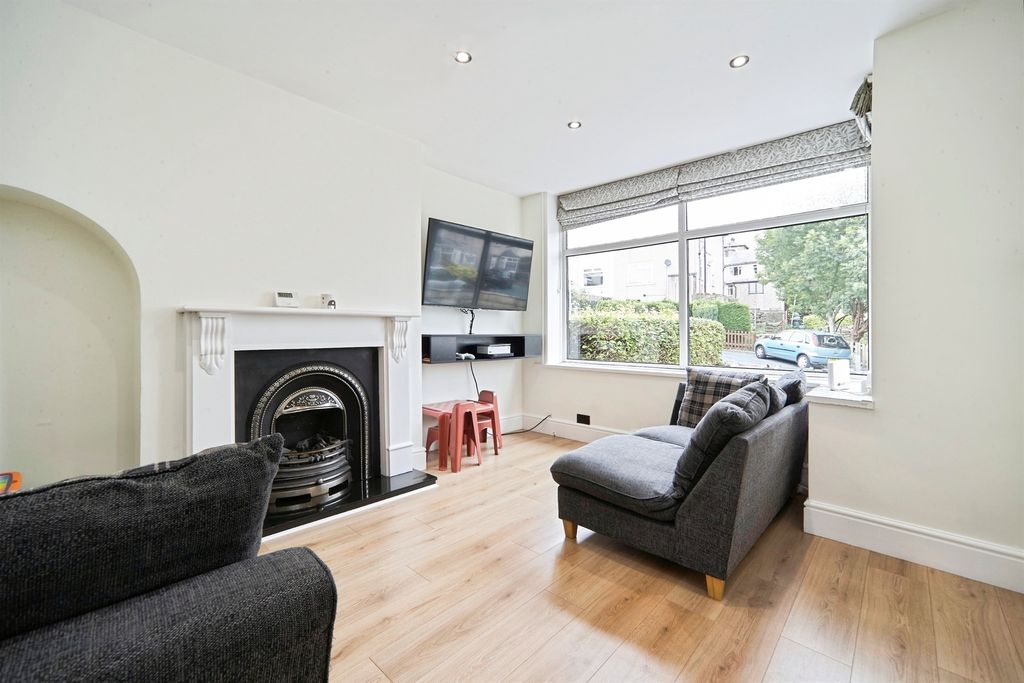 Property photo 2 of 19