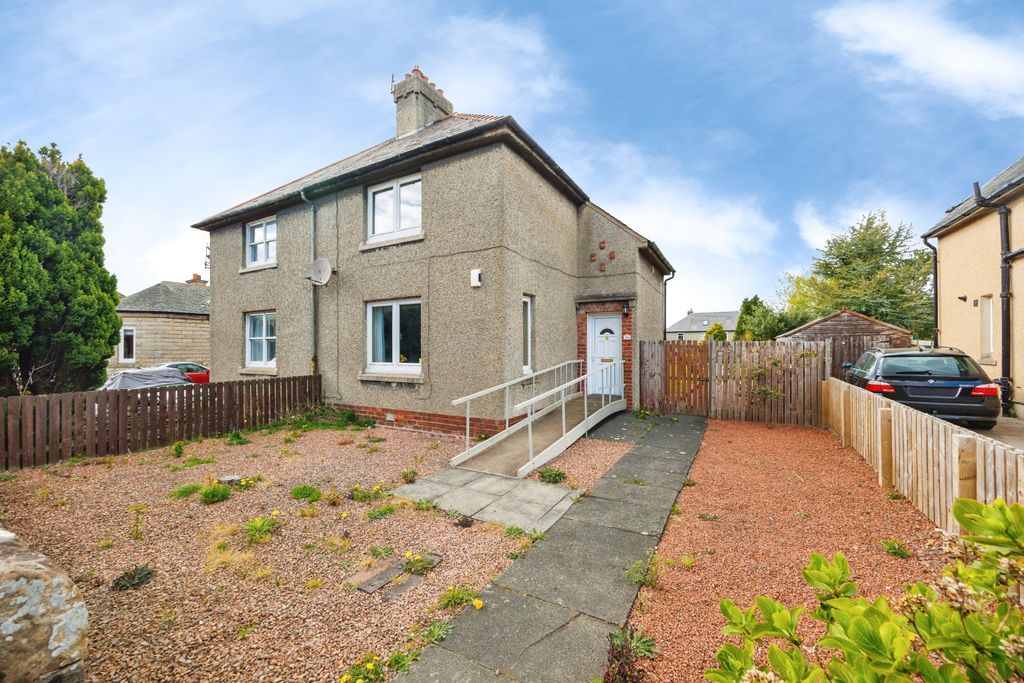 Property photo 1 of 15 Front Garden