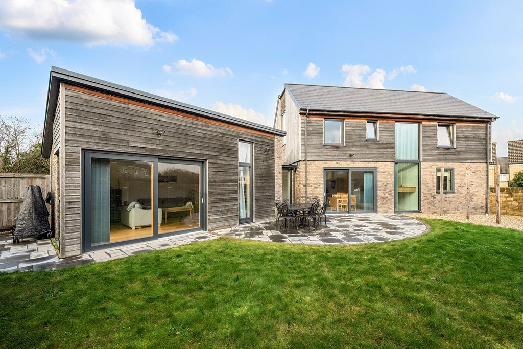 Property photo 1 of 18