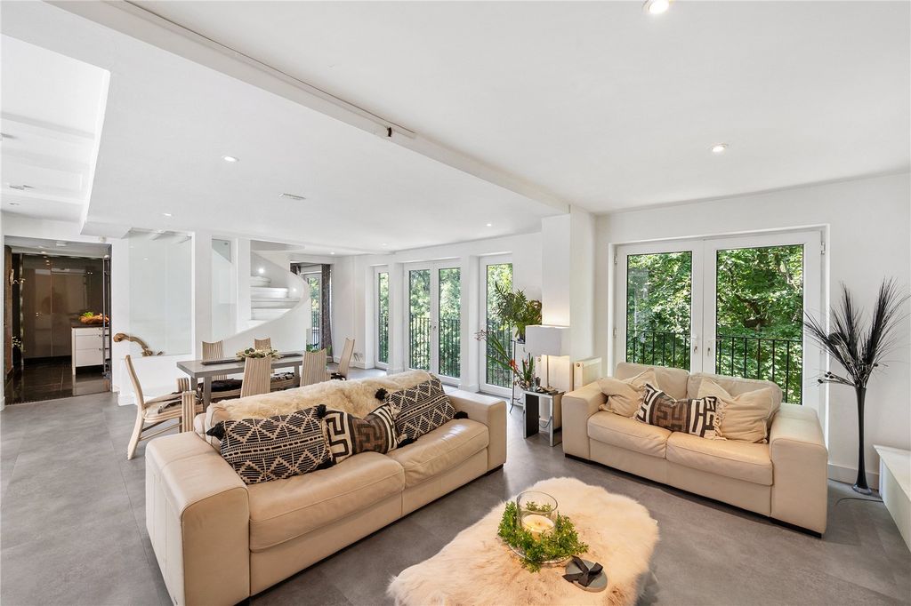 Property photo 2 of 19 Picture No. 24