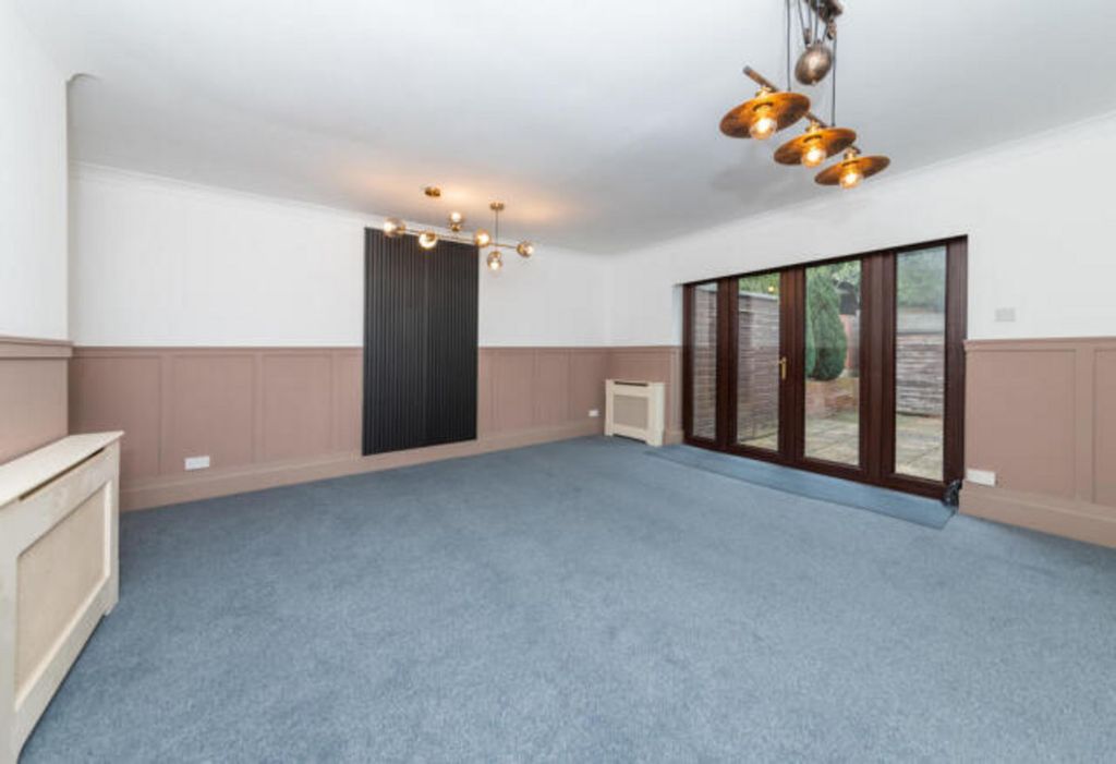 Property photo 3 of 23