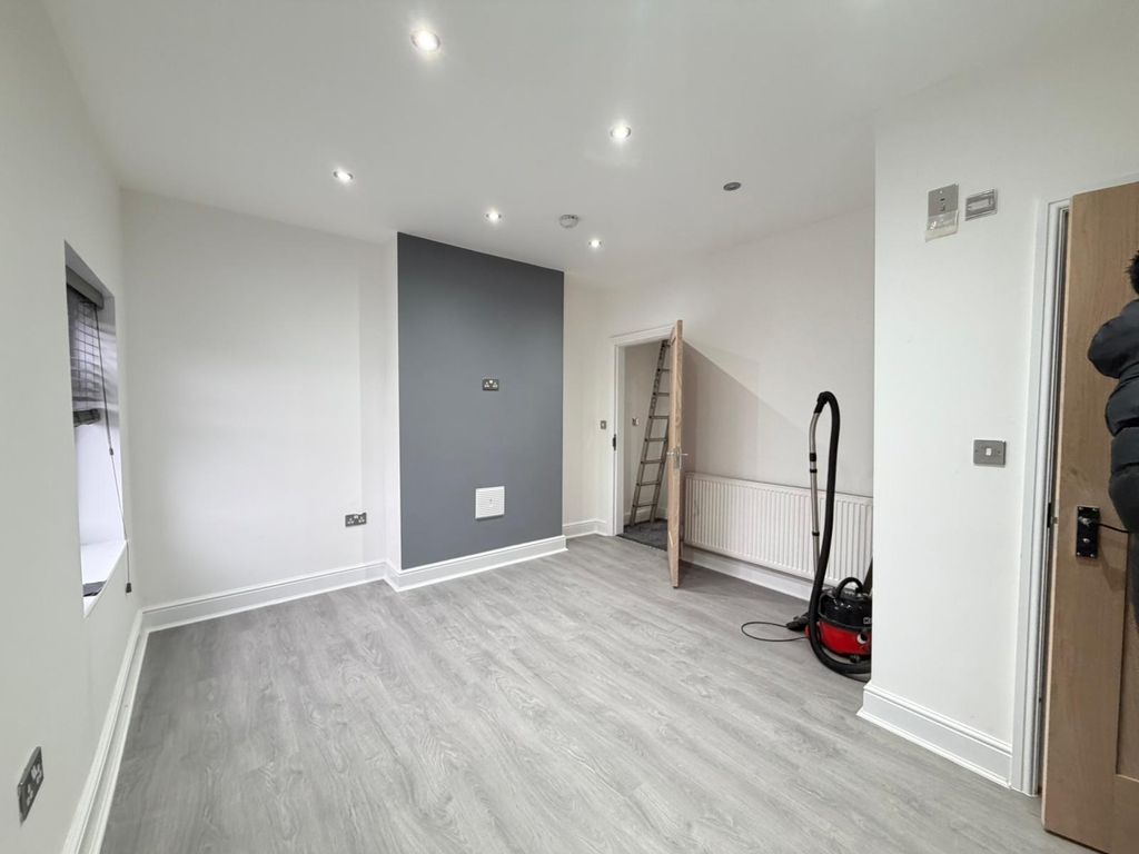 Property photo 3 of 7 699E1065-4F83-48Be-88A2-46Cbf324418F