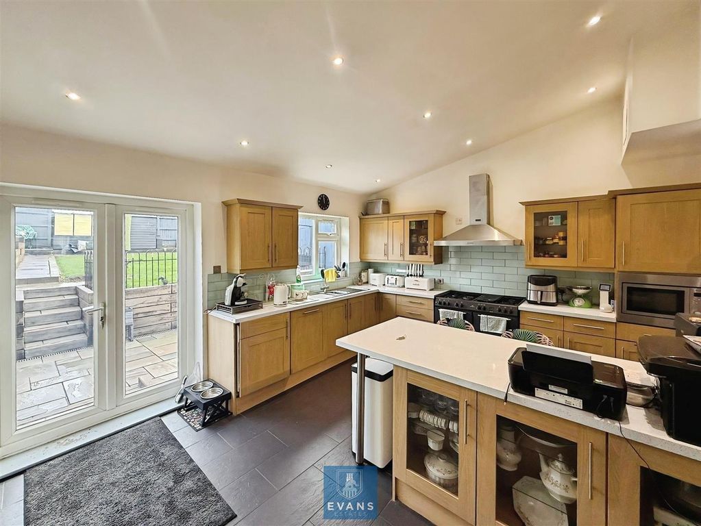 Property photo 2 of 20 Kitchen