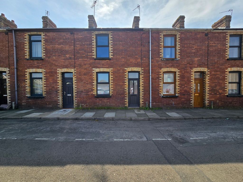 Property photo 1 of 19 Front
