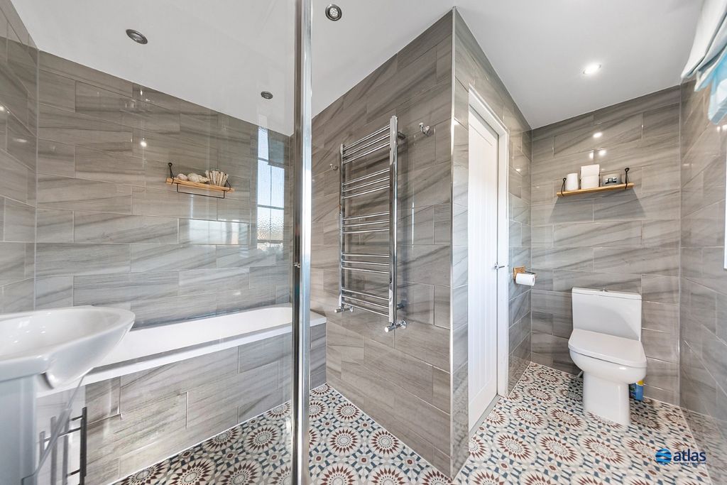 Property photo 3 of 15 Bathroom