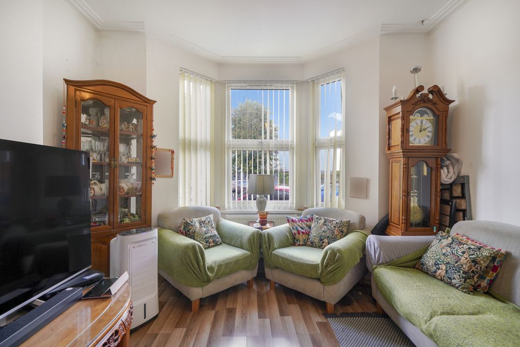 Property photo 3 of 18 Gallery