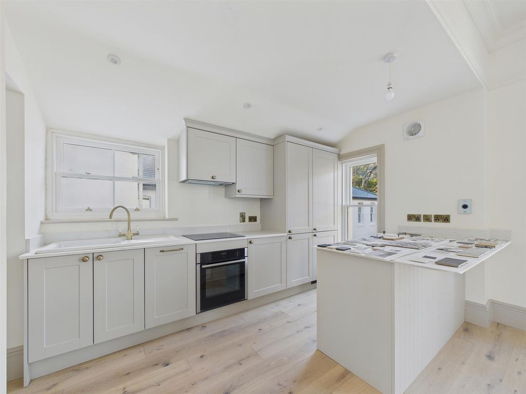 Property photo 3 of 14 Cam03972G0-Pr0193-Still004.Jpg