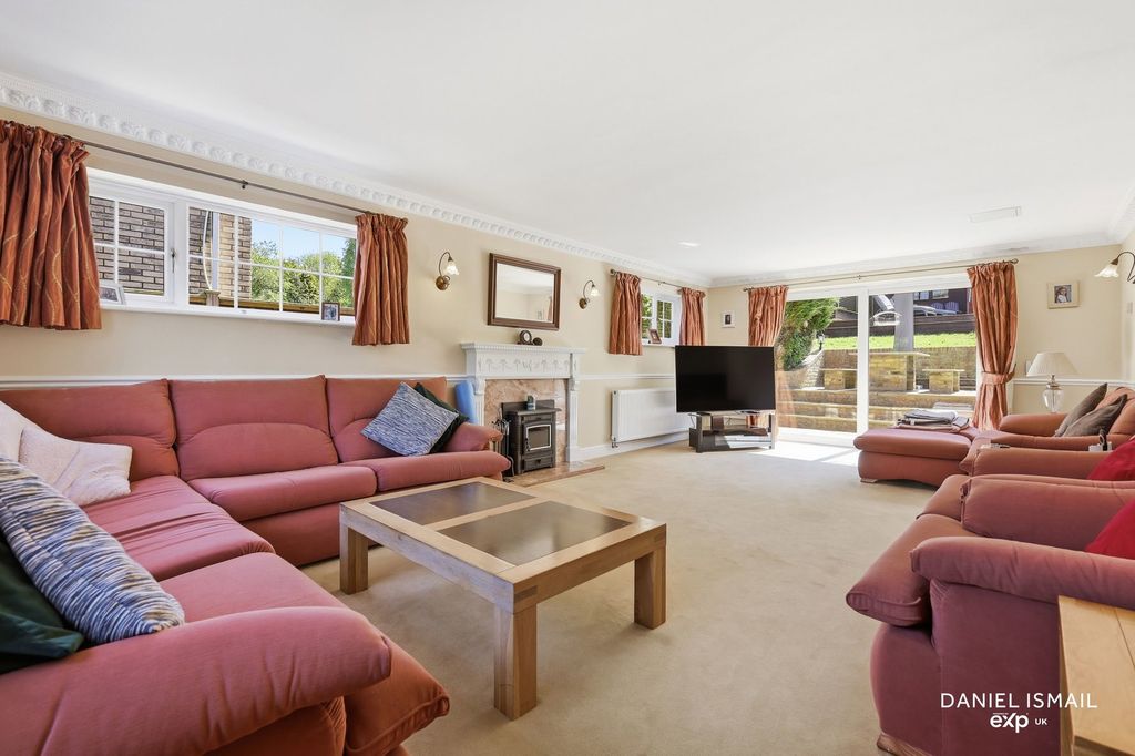 Property photo 2 of 44