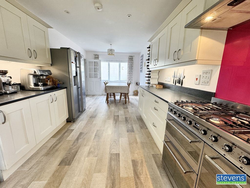 Property photo 2 of 28 Image00011