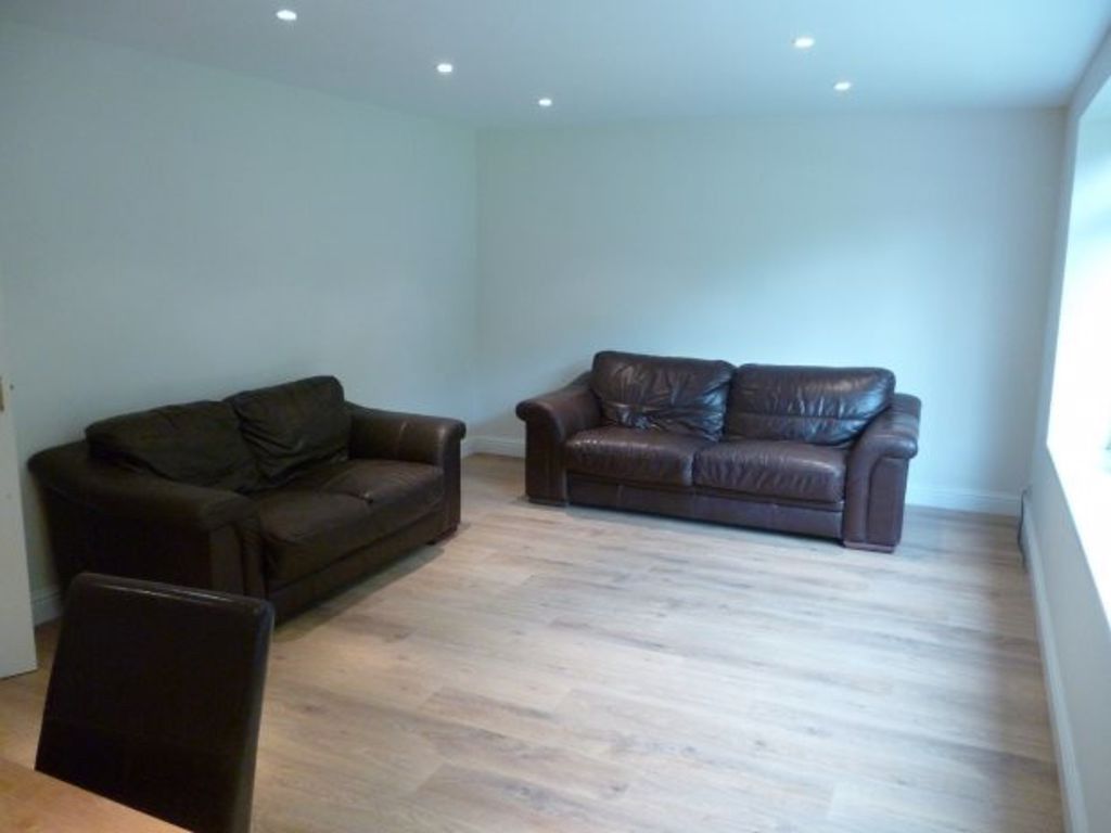 Property photo 2 of 6 Bright, Minimally Furnished Living Room With Light...