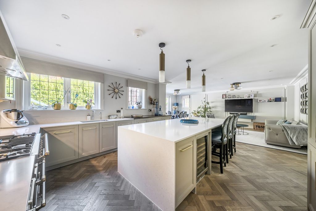 Property photo 2 of 24 1350377-21-68c016...