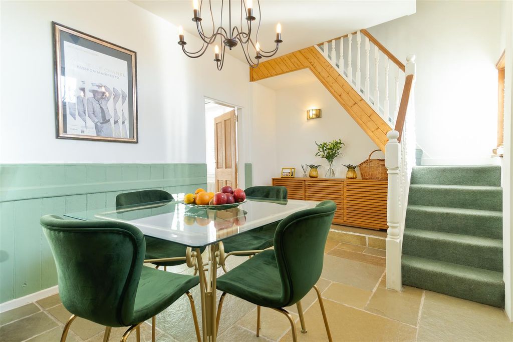 Property photo 3 of 20 Dining Room..Jpg
