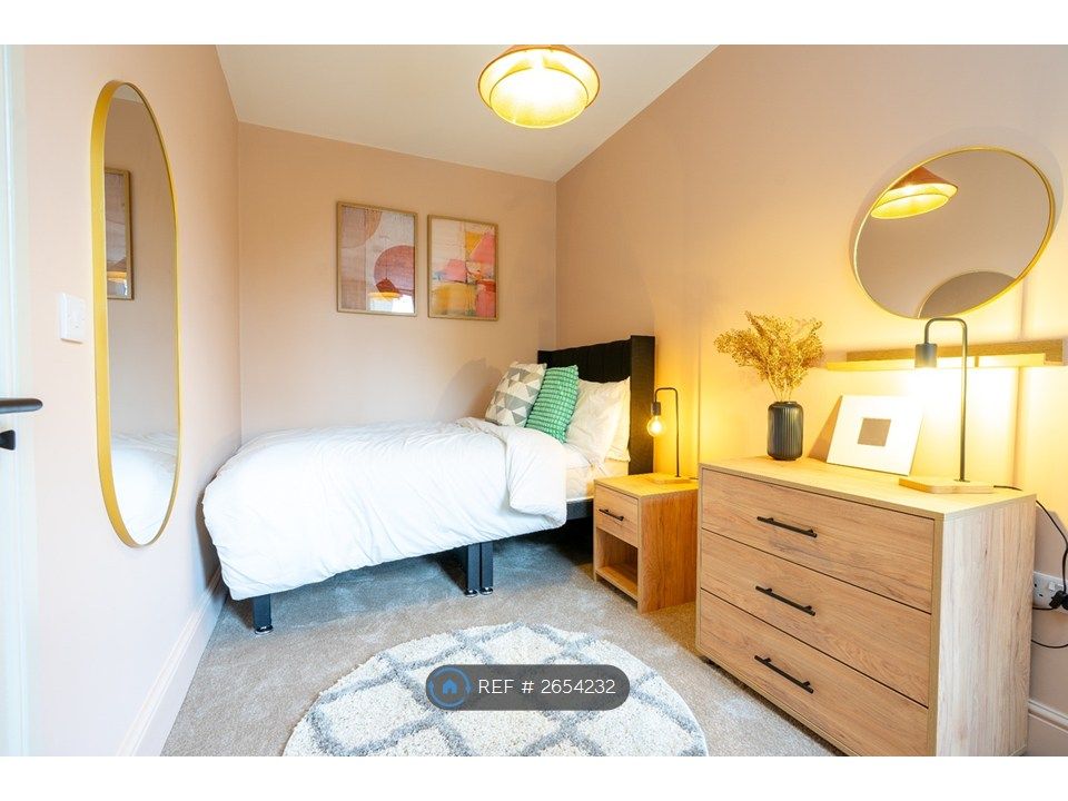 Property photo 3 of 17 Bedroom Two