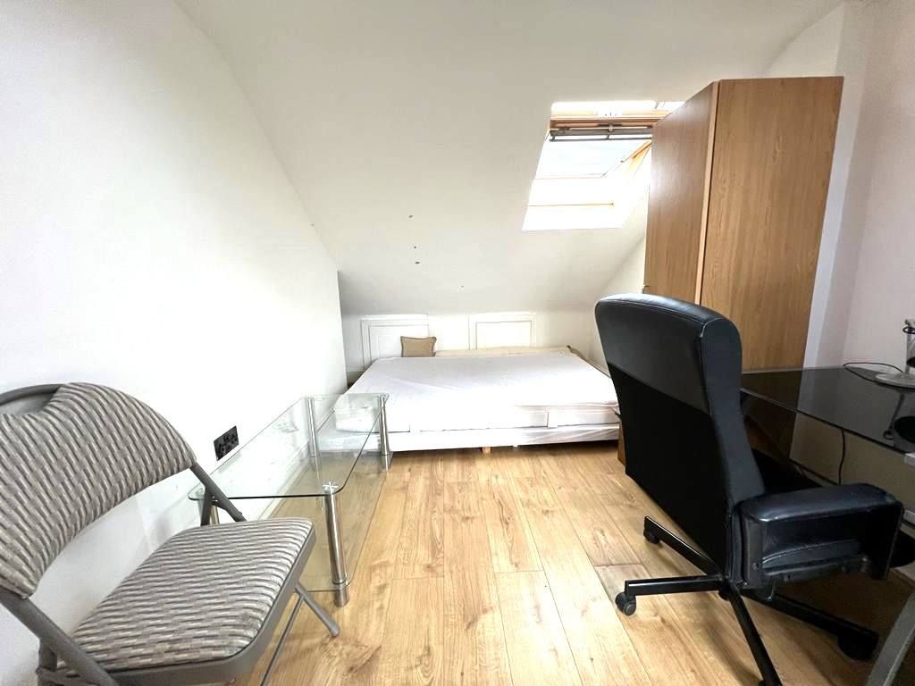 Property photo 3 of 7 Gallery