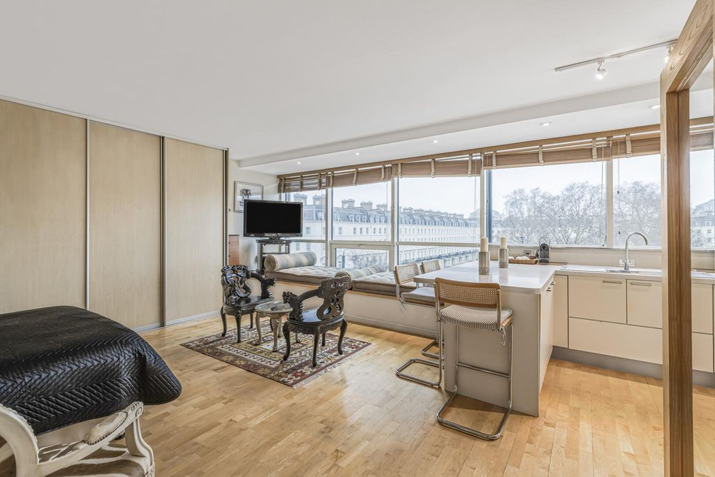 Property photo 2 of 15 Bedroom