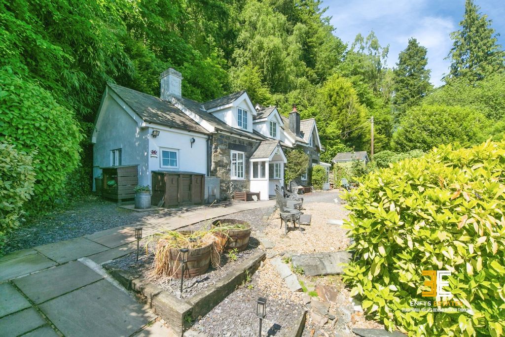 Property photo 2 of 35