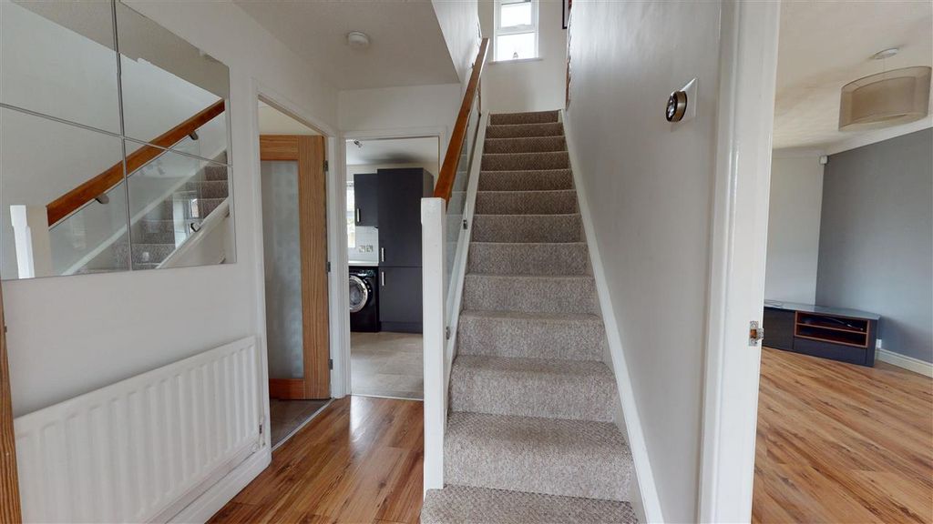 Property photo 2 of 18 Entrance