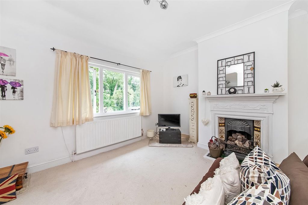 Property photo 3 of 14 Studio