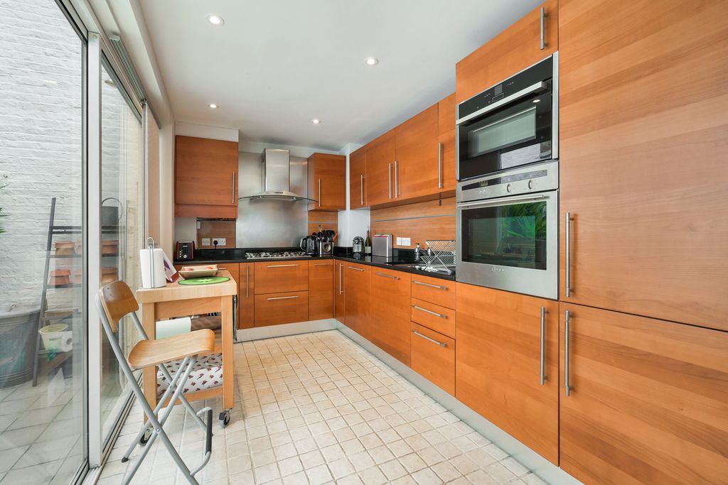 Property photo 2 of 11