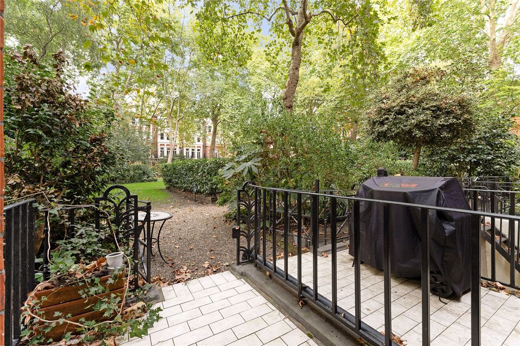 Property photo 3 of 19 Exterior