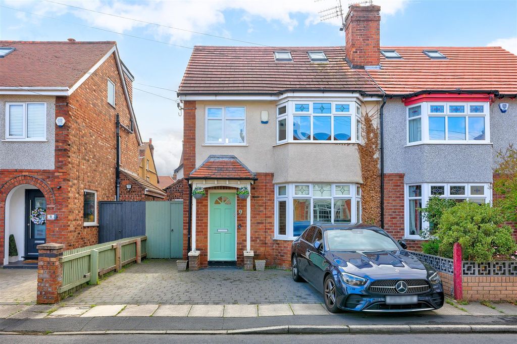 Property photo 1 of 47 9 Earls Close-1.Jpg