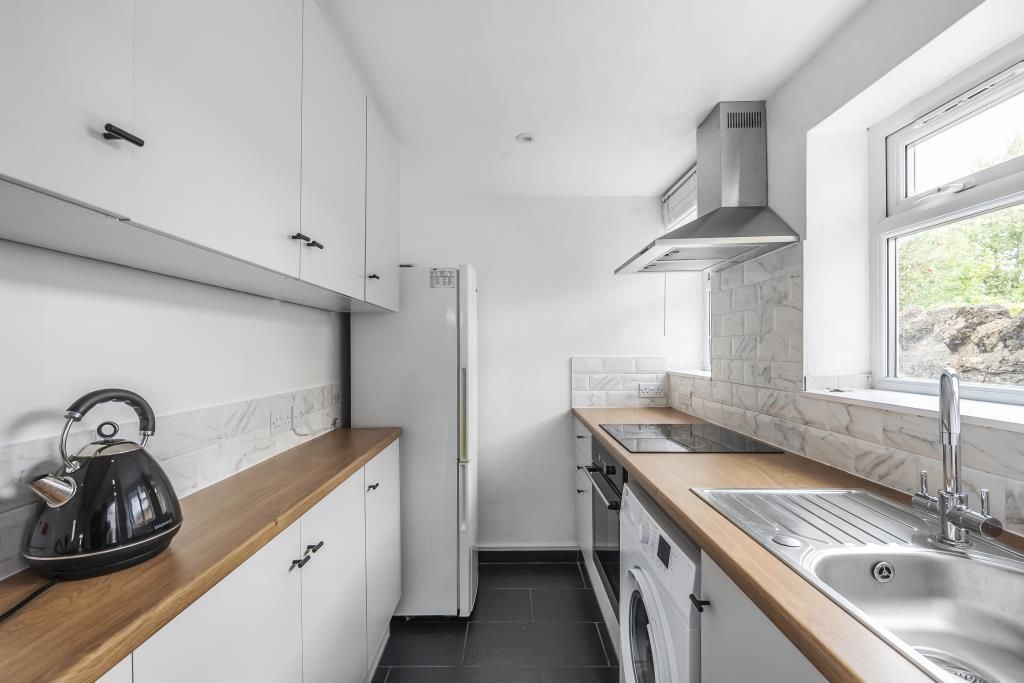 Property photo 3 of 11 Kitchen