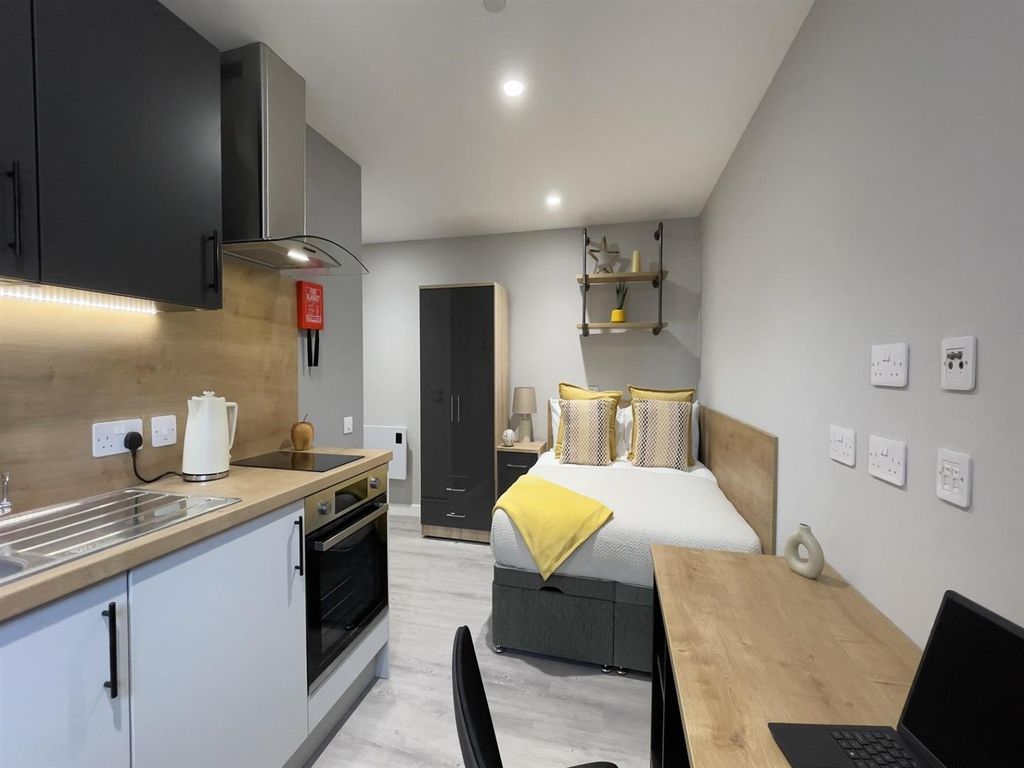 Property photo 2 of 21