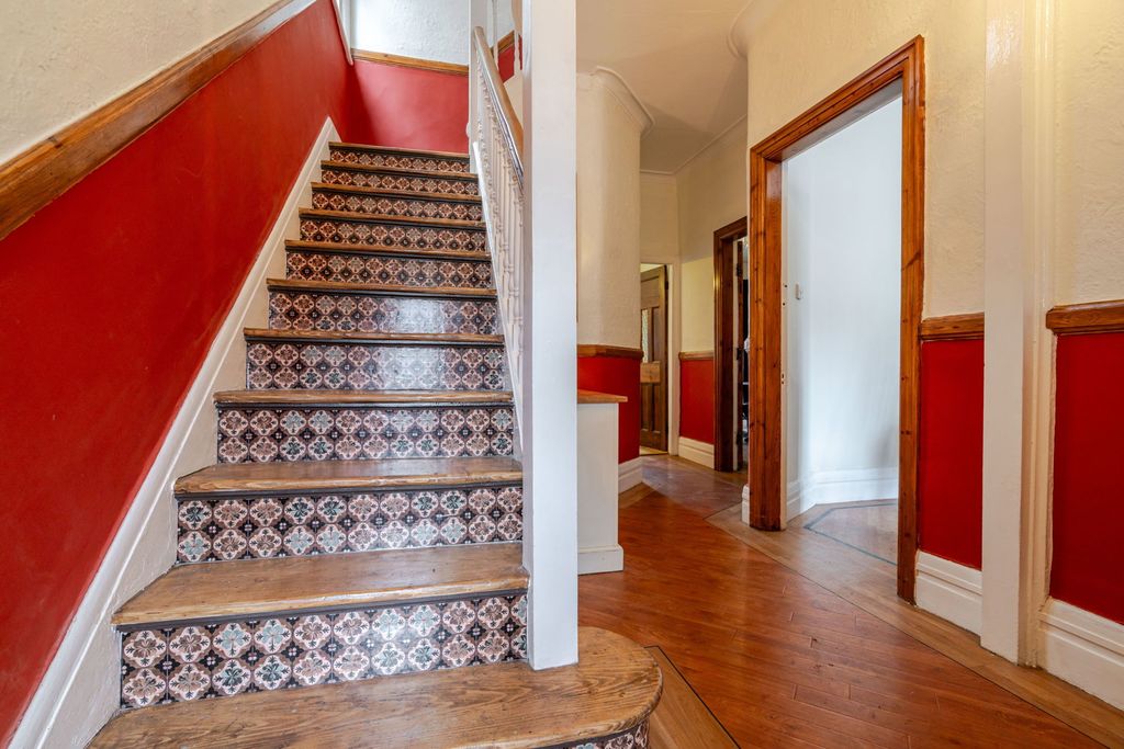 Property photo 3 of 25