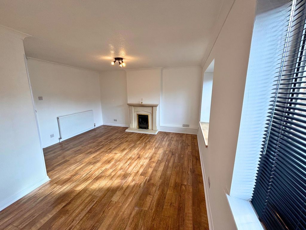 Property photo 2 of 13 Living Space