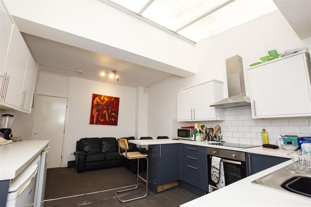 Property photo 1 of 10 Approach