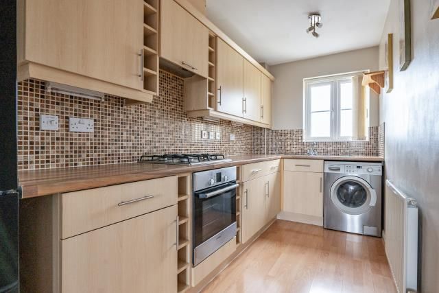 Property photo 3 of 17 Kitchen