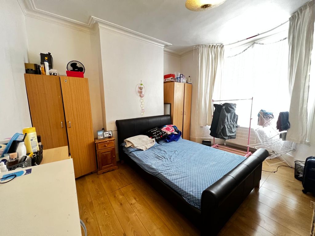 Property photo 1 of 4
