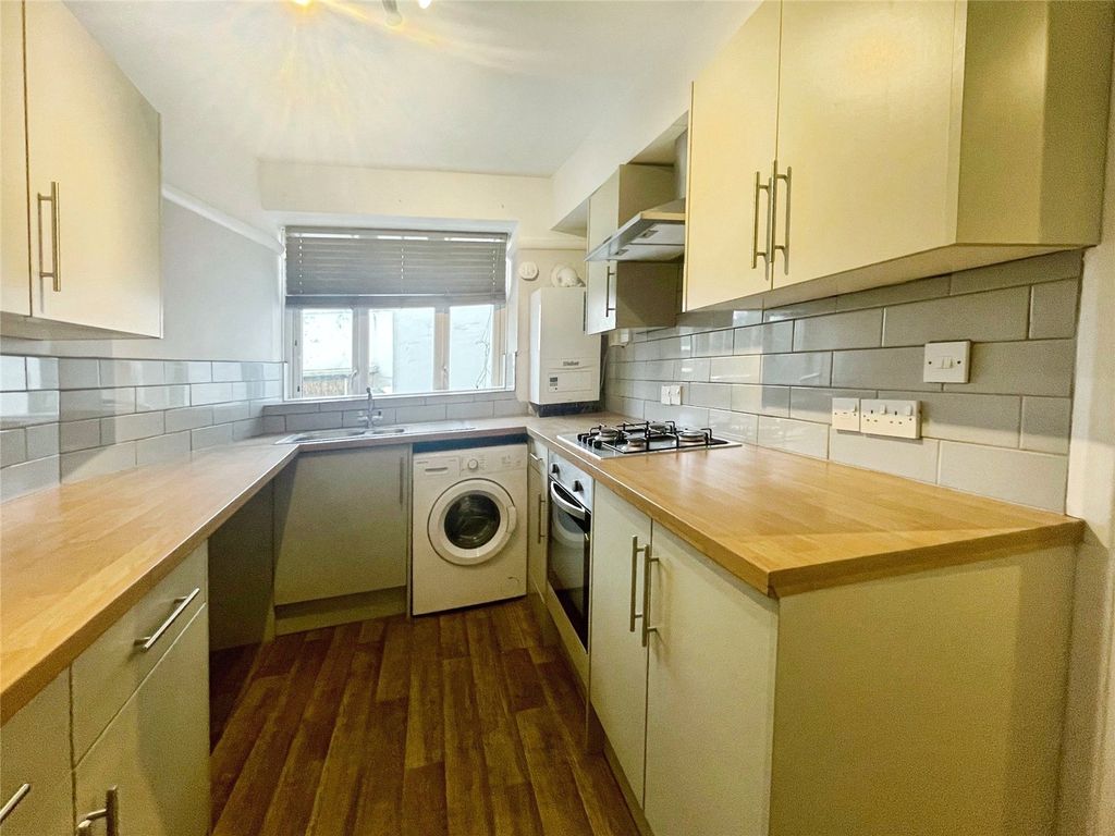 Property photo 2 of 8 Kitchen