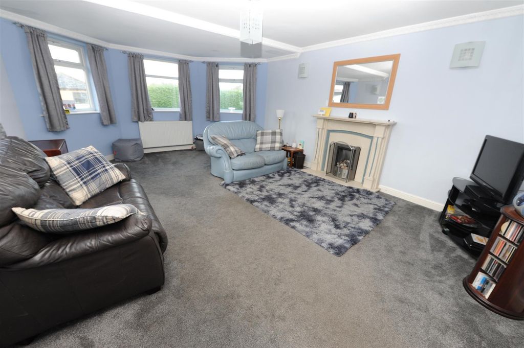 Property photo 3 of 27