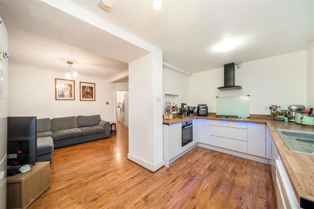 Property photo 2 of 8