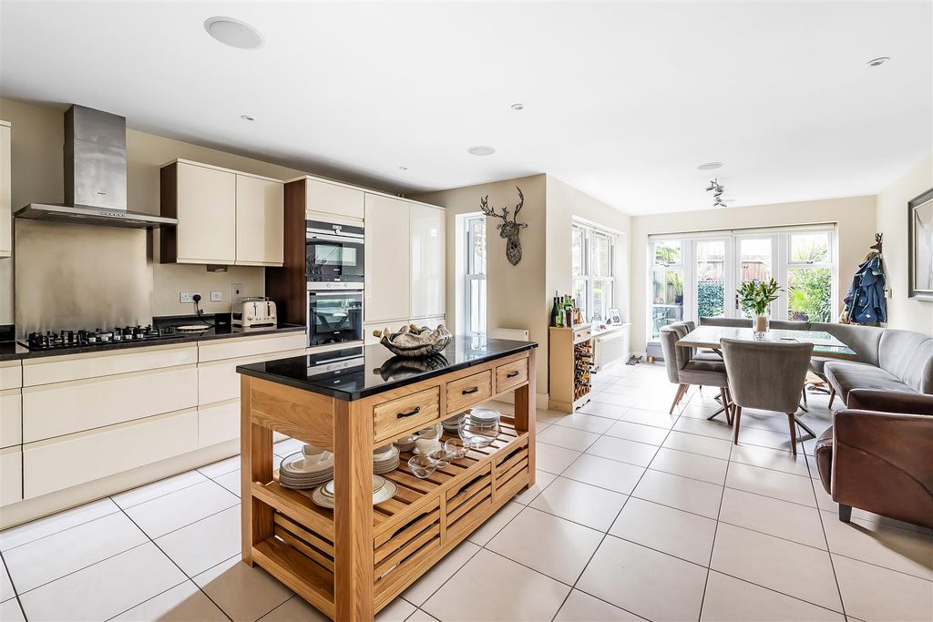 Property photo 3 of 17 2-Cygnet-Court-27.Jpg