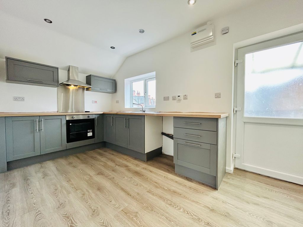 Property photo 2 of 6 Kitchen