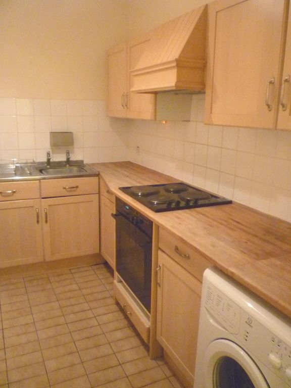 Property photo 3 of 7 Kitchen