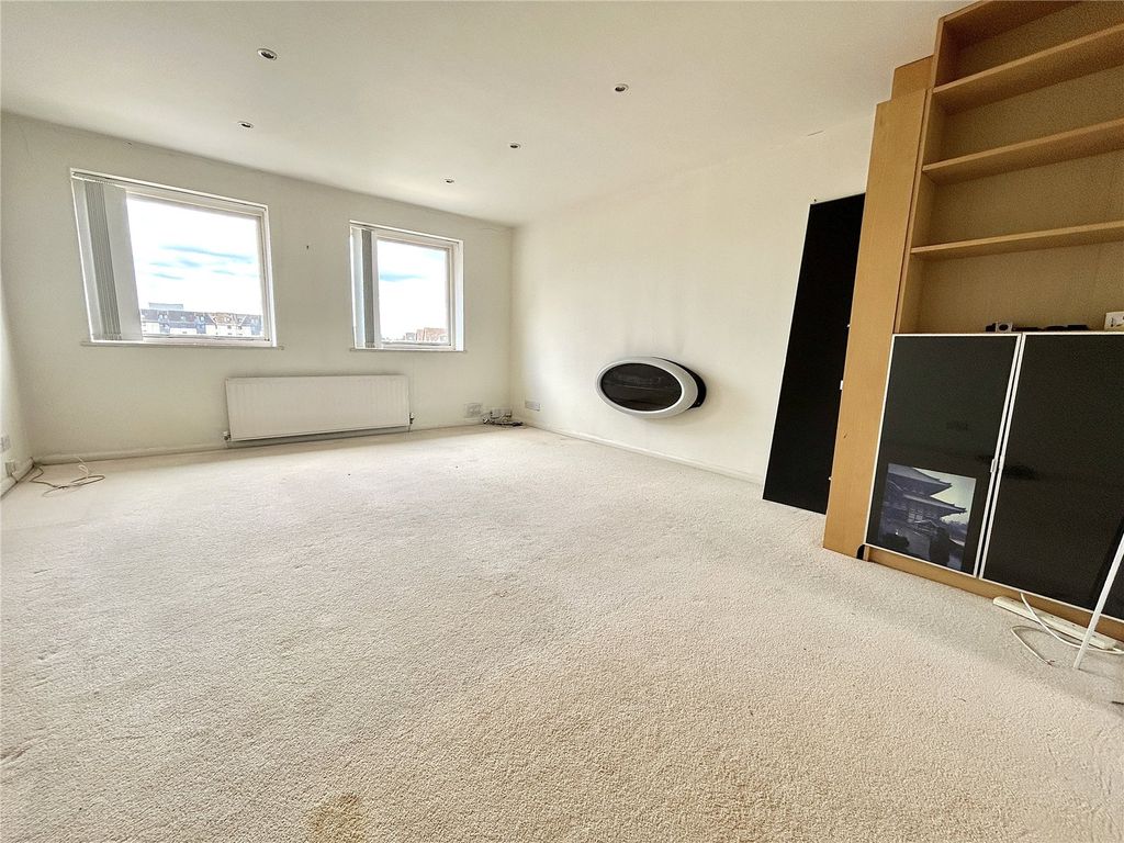 Property photo 3 of 14 Picture No. 06
