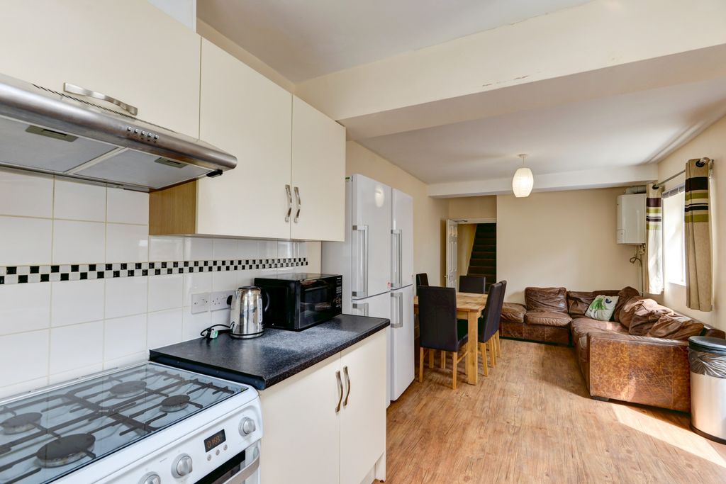 Property photo 2 of 24 A Cozy And Well-Lit Living Room With A mix Of Comf...