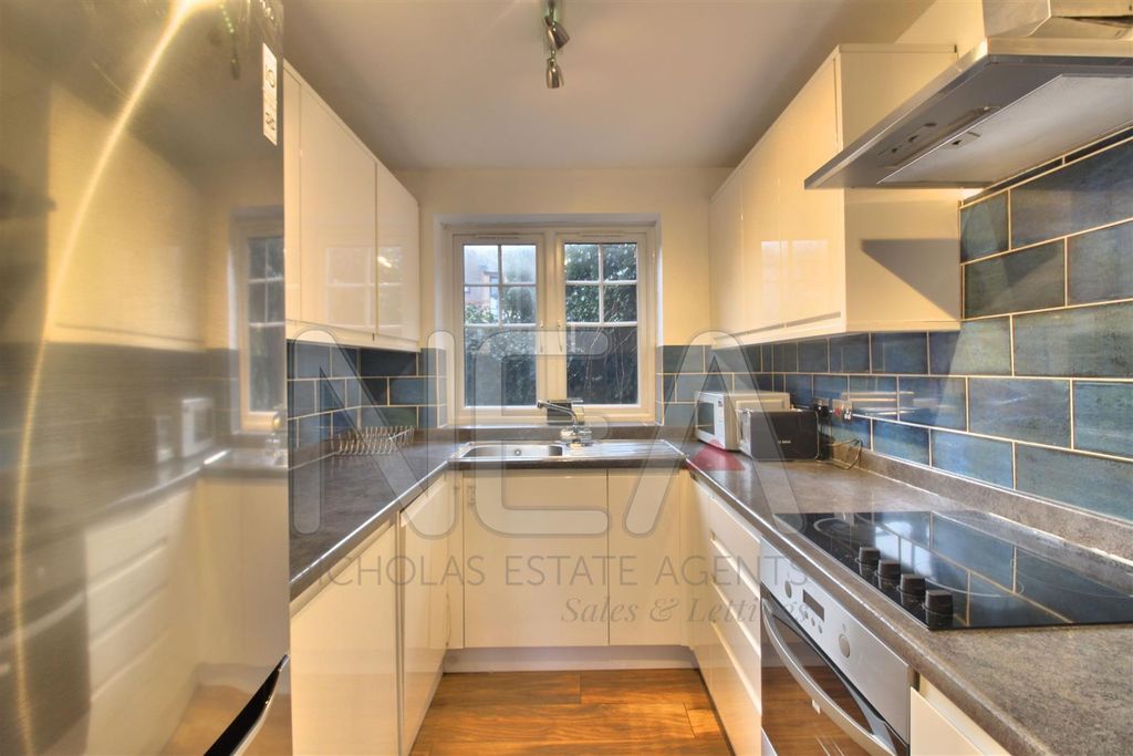 Property photo 2 of 10 Kitchen