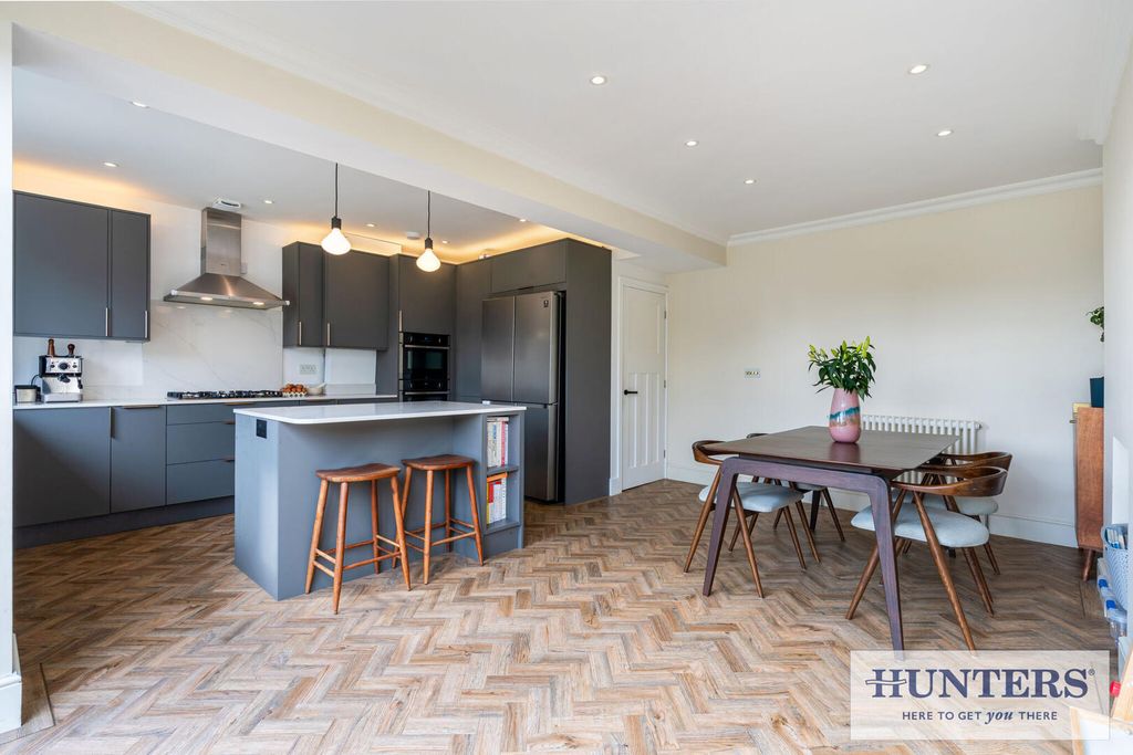 Property photo 3 of 25 Kitchen