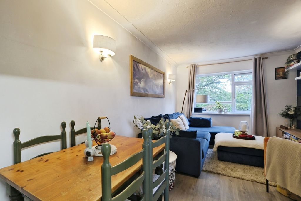Property photo 2 of 15 Pbox-Img.Jpg