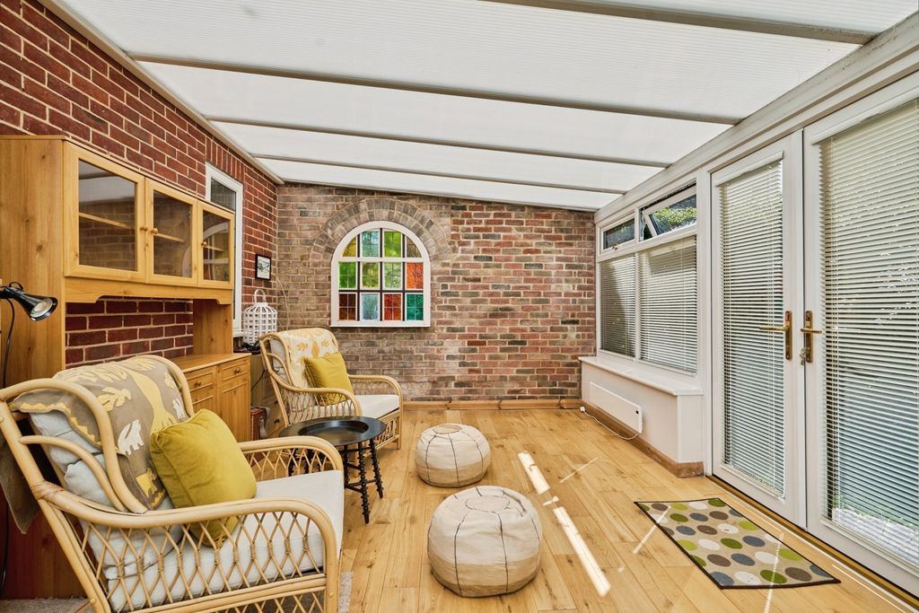 Property photo 2 of 30 Conservatory