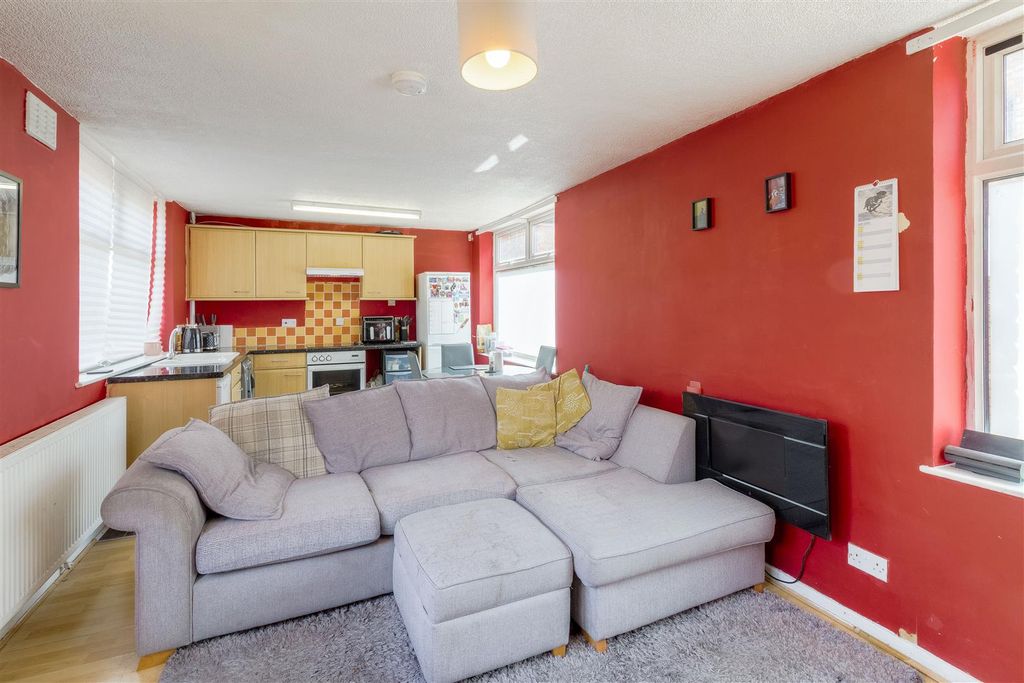 Property photo 3 of 10 Midland Road - 003.Jpg